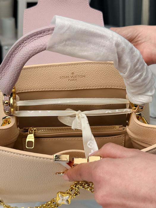 Сумка Louis Vuitton Capucines Cream / Blush Pink