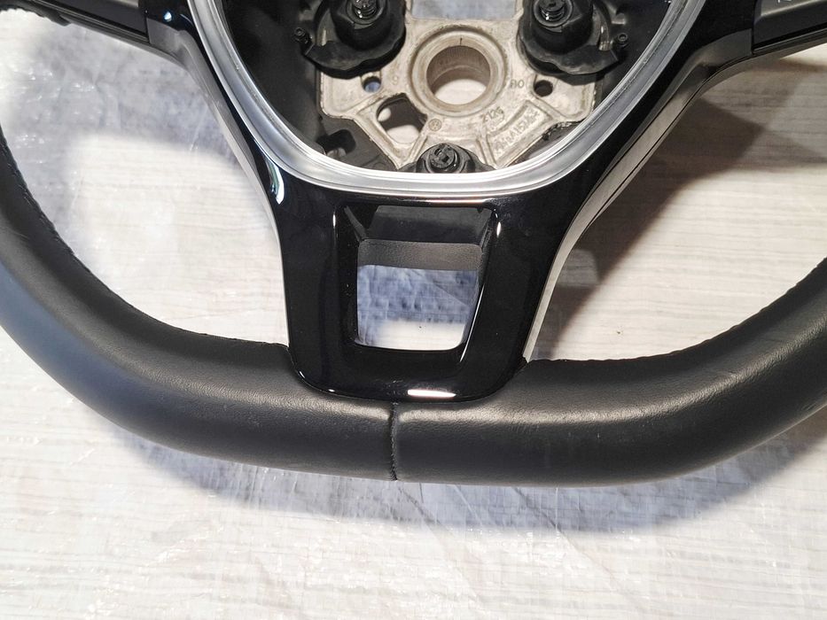 kierownica skórzana multifunkcja wielofunkcyjna vw t-roc i 1 tiguan ii 2 touran ii 2 5ta stan bdb wzorowy 5ta419091am