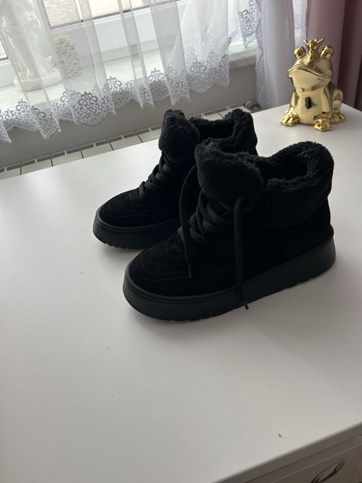 Черевики замшеві чорні короткі