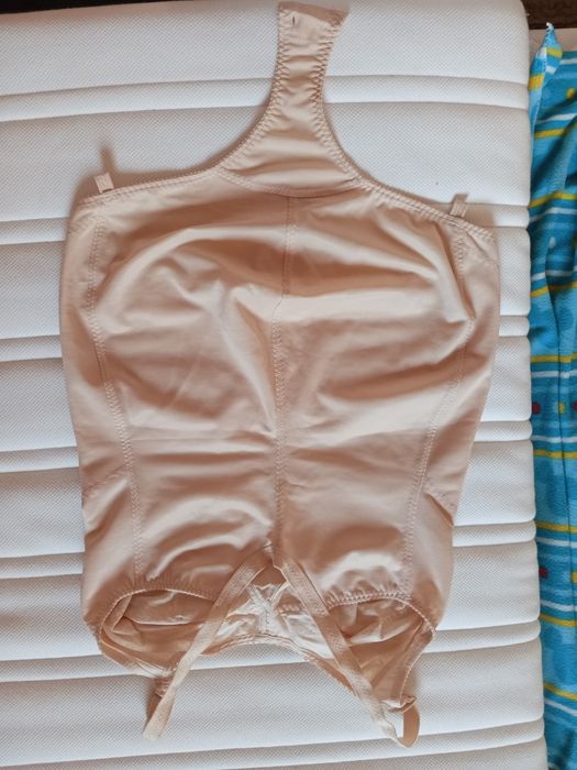 Nowe body z żabkami do pończoch