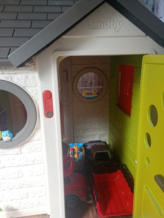 Domek dla dzieci na zewnątrz