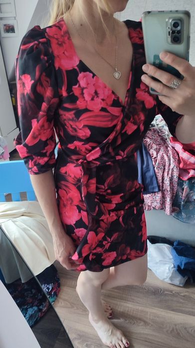 Sukienka w kwiaty s na m