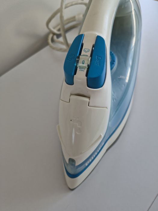 Праска Philips  GC2810