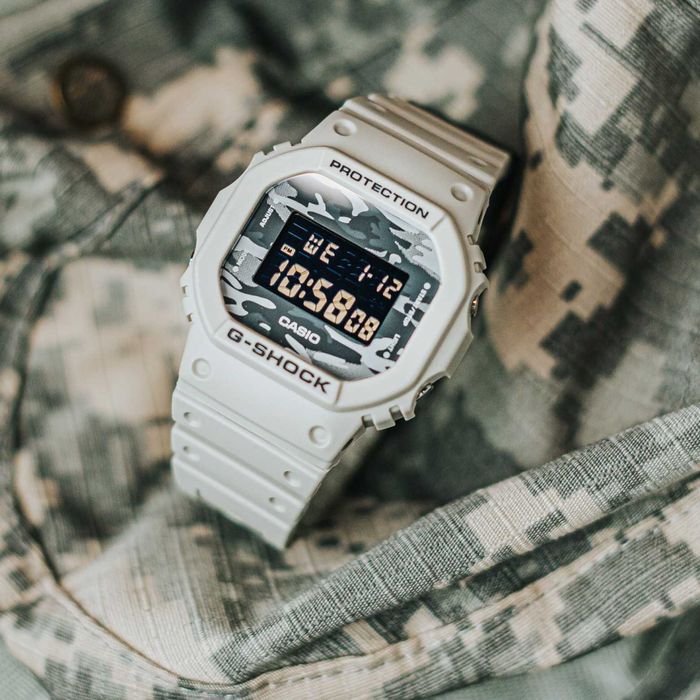 Чоловічий годинник CASIO 'G-SHOCK' DW-5600CA-8ER