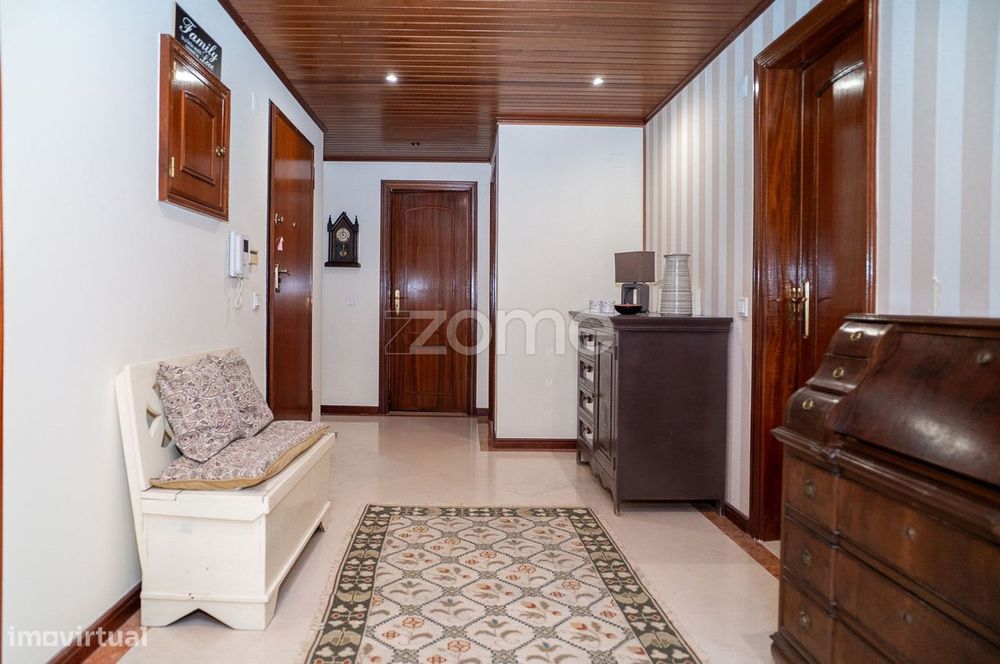 Apartamento T3 com Lareira, Parqueamento e Arrecadação – Santa Mar...