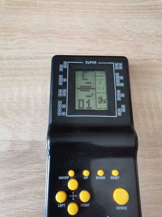 Электронная игра тетрис Brick Game E-9999 из 90-Х