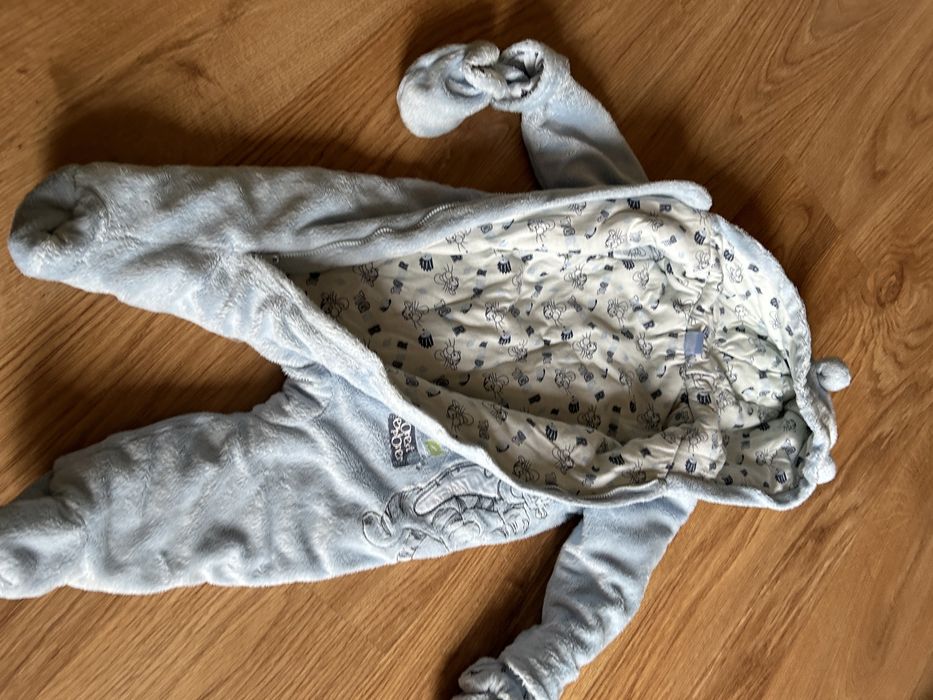 Kombinezon niemowlęcy Disney 6-9 msc.