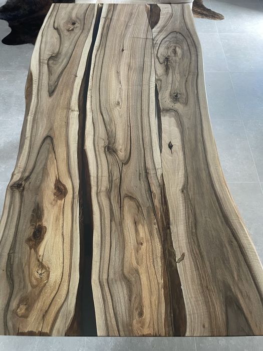 Стіл з горіха 2/1 м з епоксидною смолою