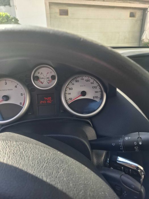 Peugeot 207  1.4 HDI em muito bom estado .