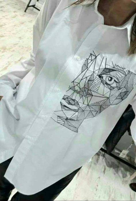 Koszula biała z naszyciem twarzy r Uni nowoczesna obłędna