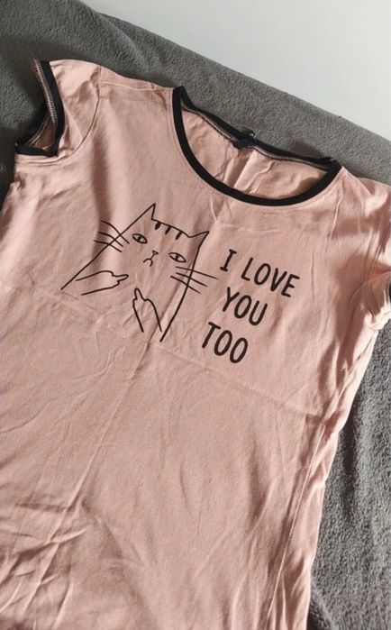 Bluzka z nadrukiem kota.