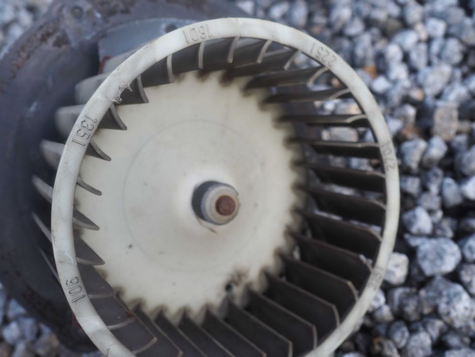 Silniczek nagrzewnicy mercedes w123 coupe 2.8