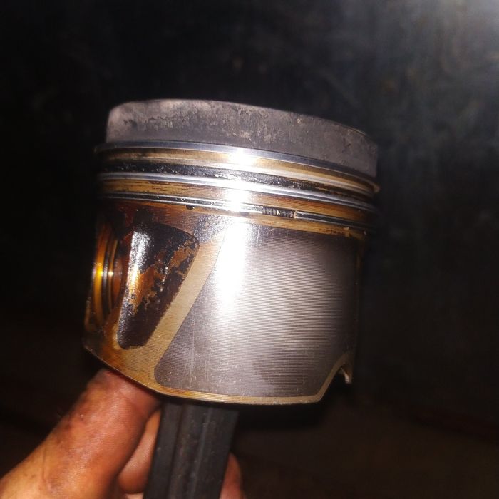 Поршень с шатуном на двигатель OM642