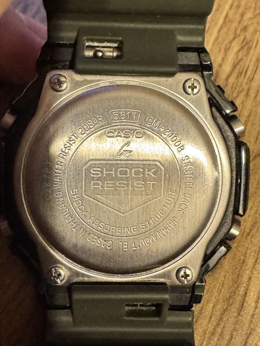 Продаю Casio G-Shock GM-2100B.