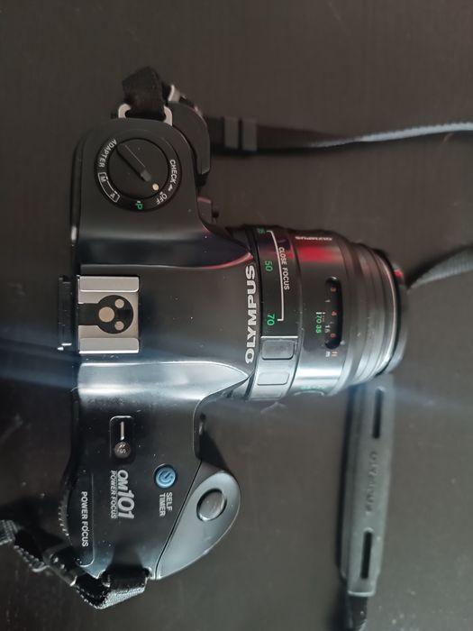 Câmara Fotográfica SLR OLYMPUS OM101