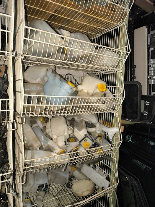 Zbiornik płynu spryskiwaczy