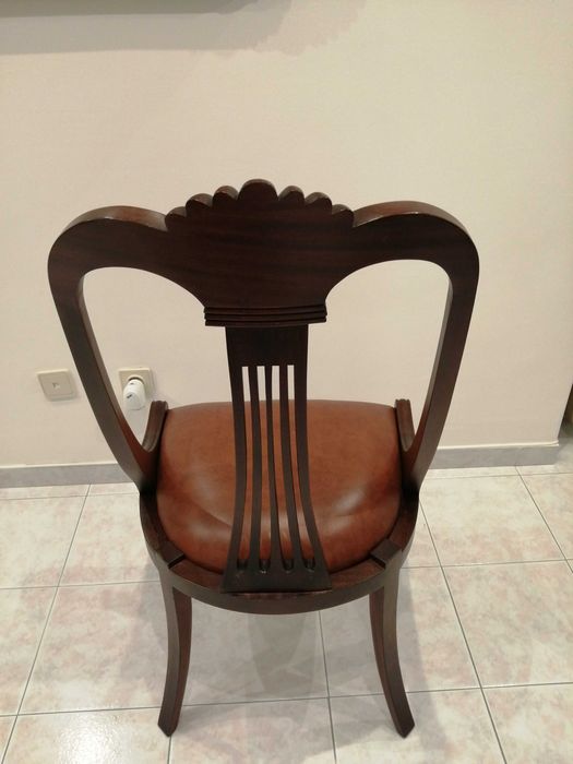 Mesa de sala de jantar oval