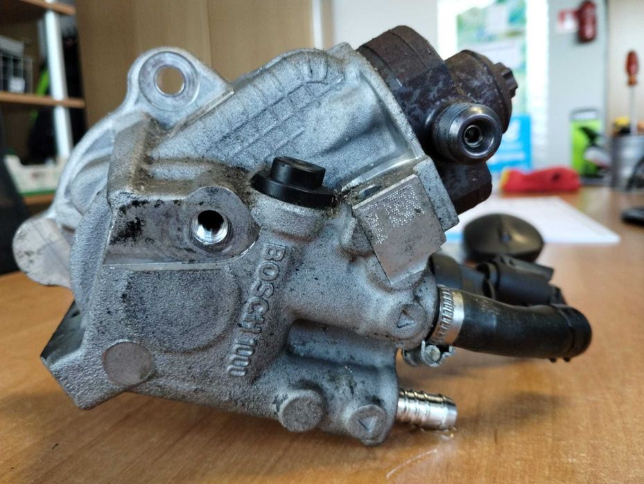 Pompa wtryskowa  BMW E87 E81 E90 E91 2.0D N47 7797874
