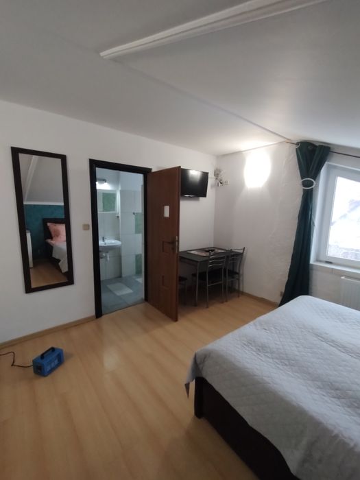 Pokoje z łazienką  i aneksem kuchennym blisko centrum i pkp