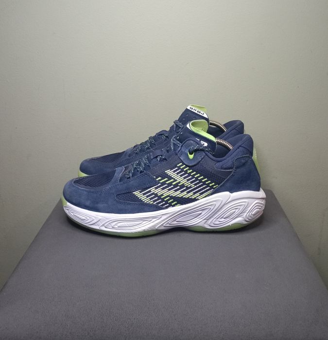 New Balance, rozmiar 42,5.