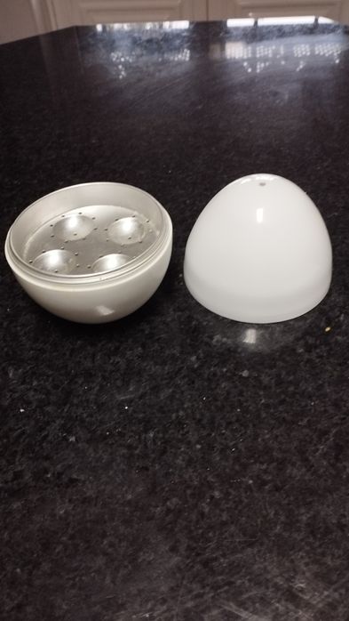 Utensílio para cozer ovos no microondas