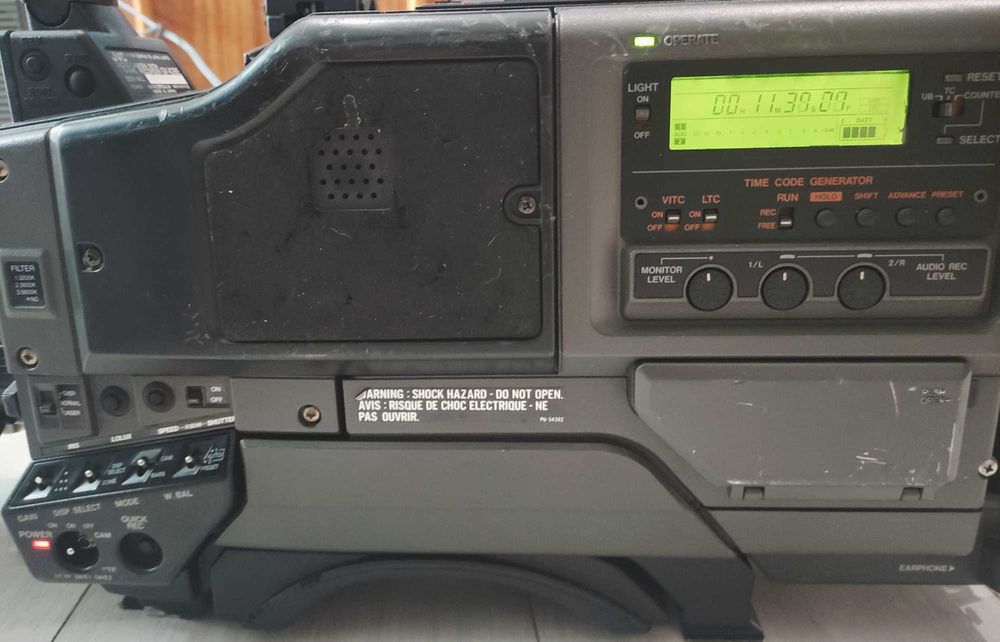 Продам JVC GY-X2B видеокамера S-VHS Pro Телевизионная с обьективом Fujinon S16x6,7B12U