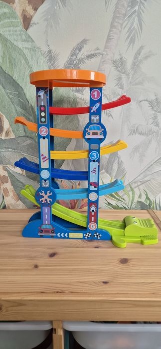 Parking- zjeżdżalnia dla samochodzików