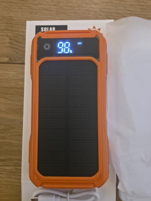 Powerbank Solarny 20000mAh 4 kable usb C, usb A, iphone, micro usb