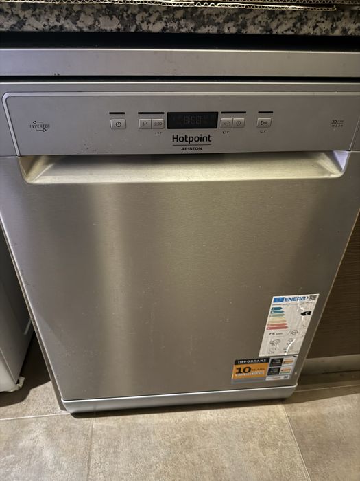 Maquina lavar loiça Hotpoint Ariston