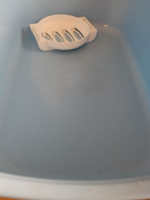 Caixa fechada de areia para gato grande