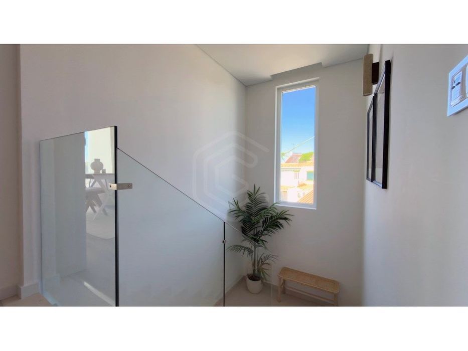 Moradia T3 de Design Moderno e Funcional em Empreendimento de Luxo ...