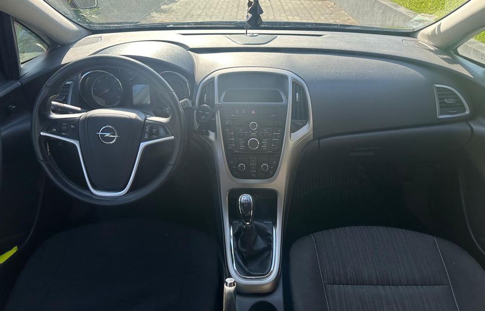 Opel Astra 1.3 - Ano: 2010