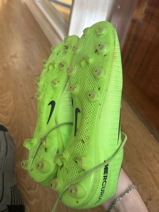 Бутси продаю не дорого стан нормальний відправлю накладеним платижем