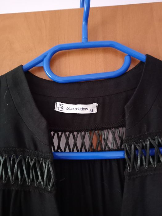 Sukienka czarna za kolano