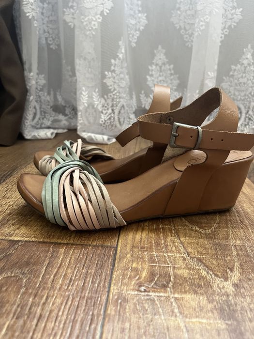 Босоніжки шкіряні