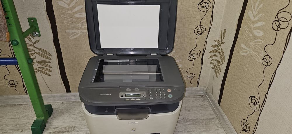 Принтер Canon LaserBase MF3228 на запчастини