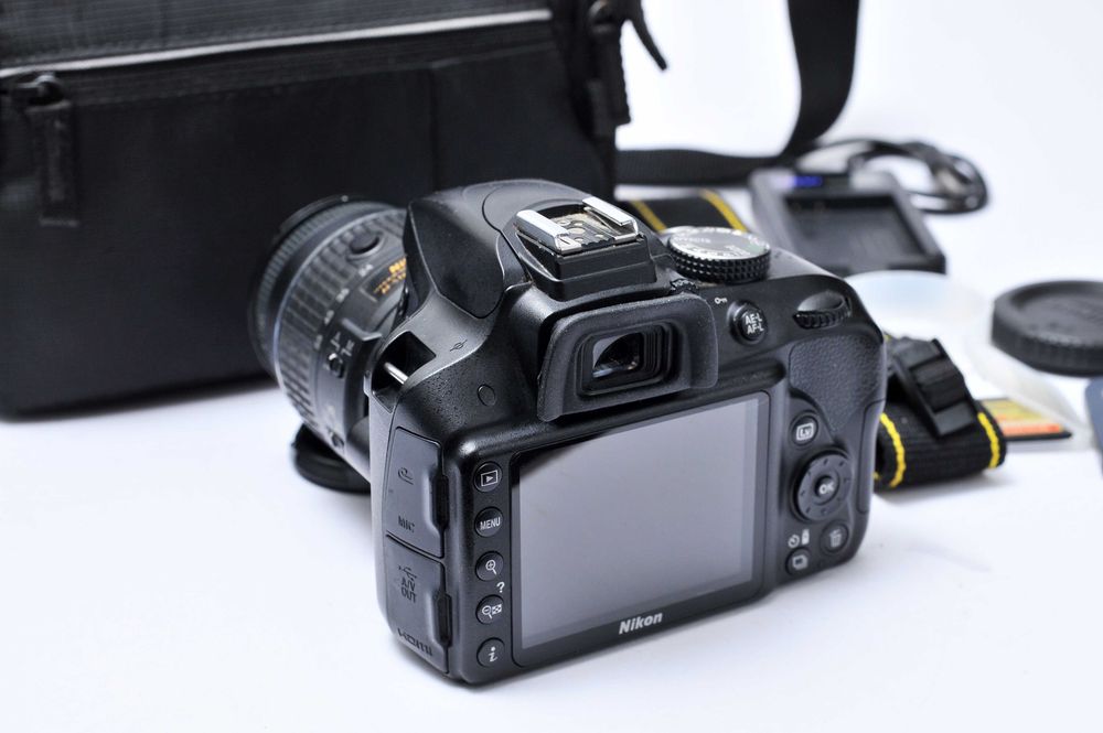 Nikon D3300 C/ lente 18-55mm (excelente estado)