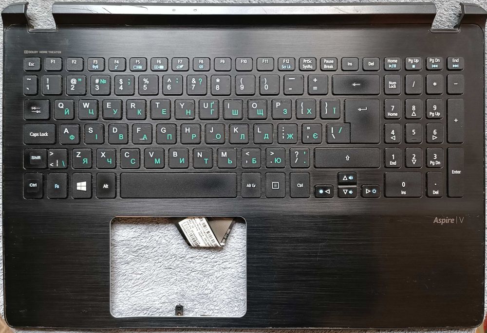 Ноутбук Acer Aspire V5-573 по запчастям.