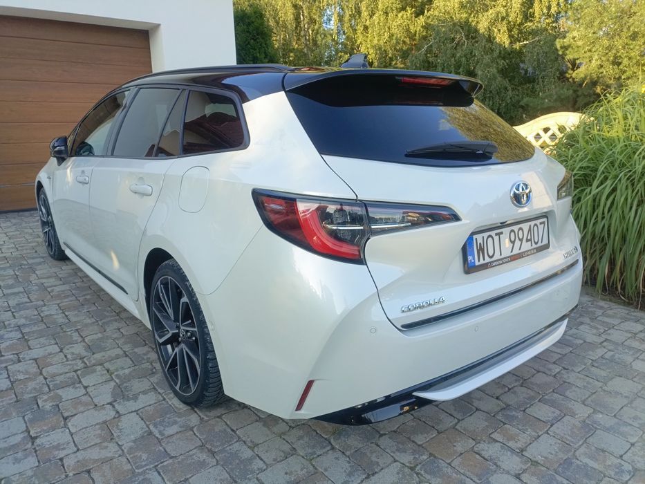 Toyota Corolla  Kombi 2.0 Hybrid wersja Selection  rok 2019 103 tyś. km.