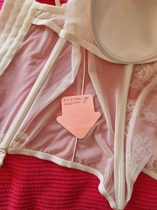 Gorset Lascana z elastycznej koronki