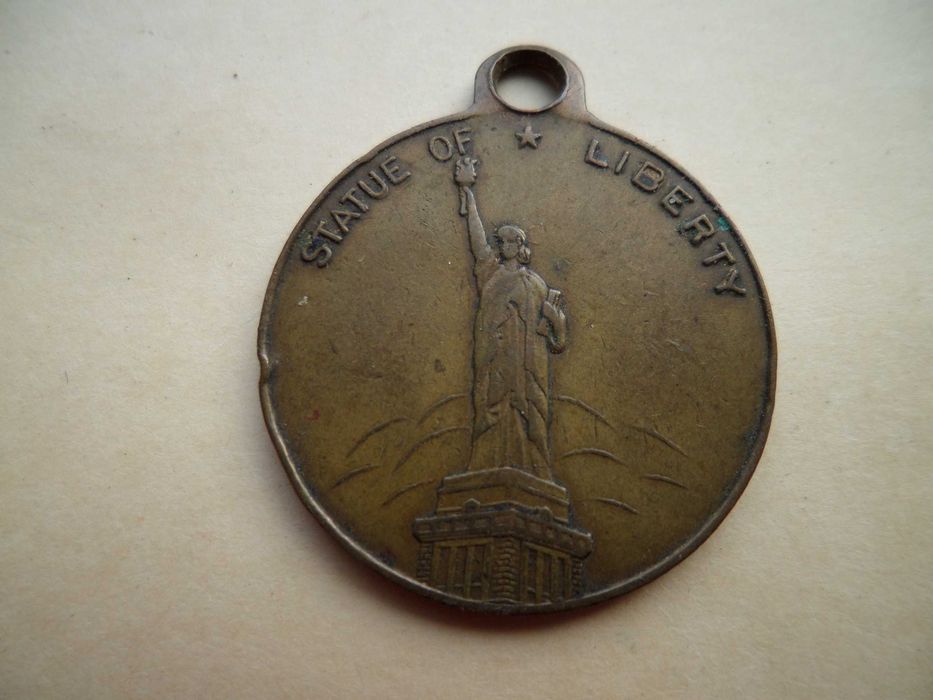Medalha / Pendente  'Estátua da Liberdade'