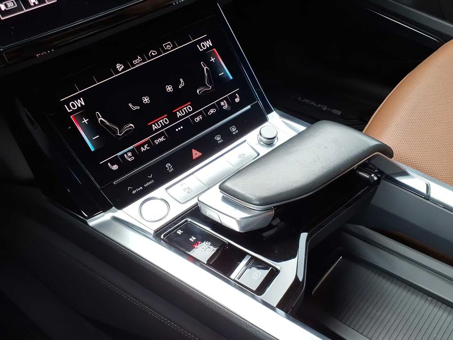 Audi e-tron      2019