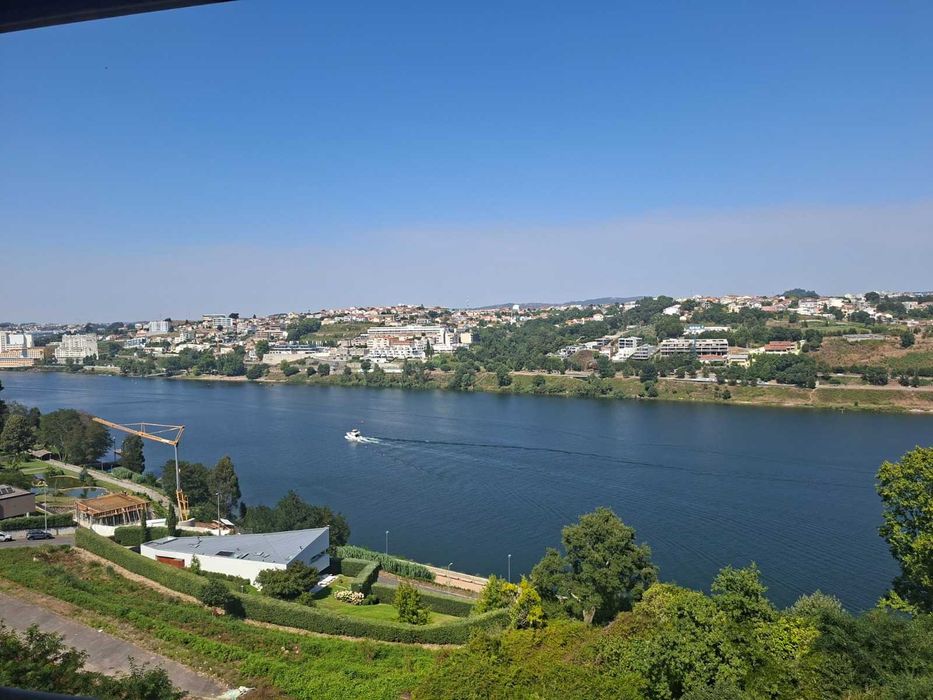 T3 Apartment Next to the Douro River