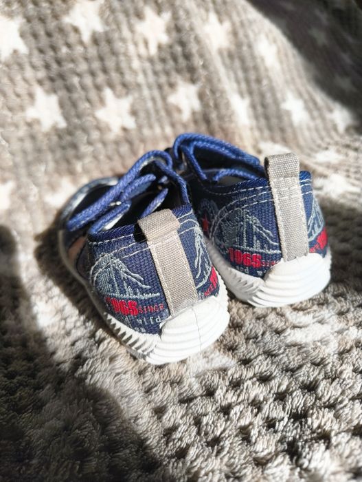 Buciki, trampki, kapcie chłopięce rozmiar 26