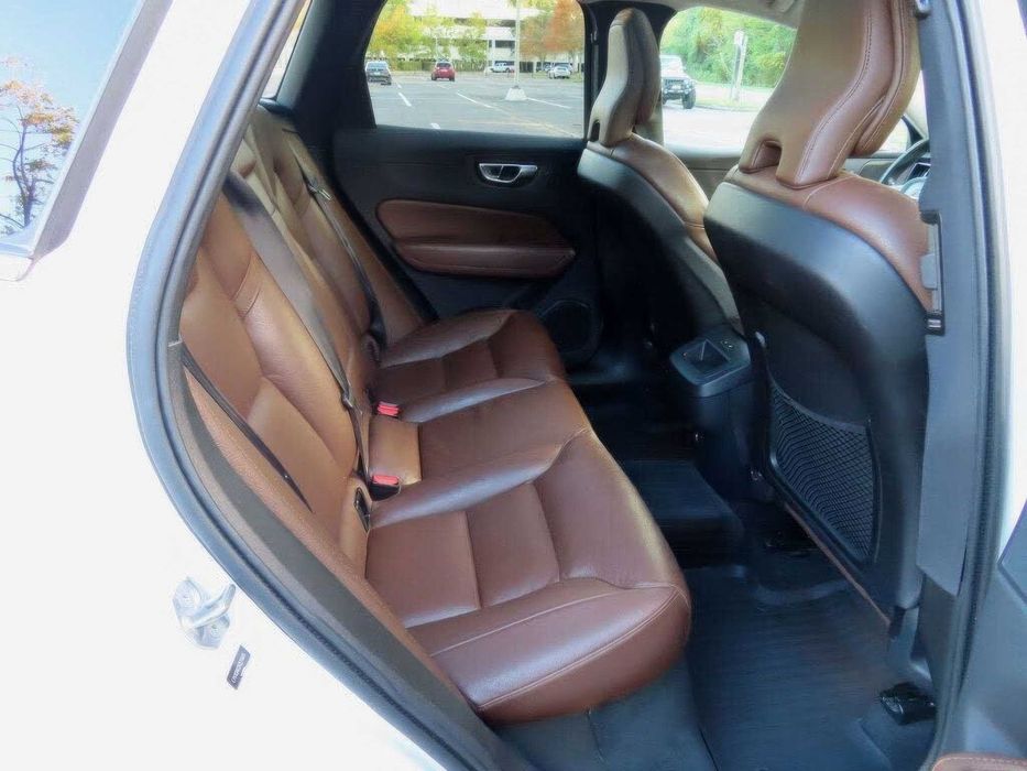 Volvo XC60 T5 Momentum      2019