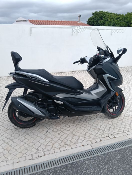 Vendo Honda Forza 350, de 2021, com 34000 km