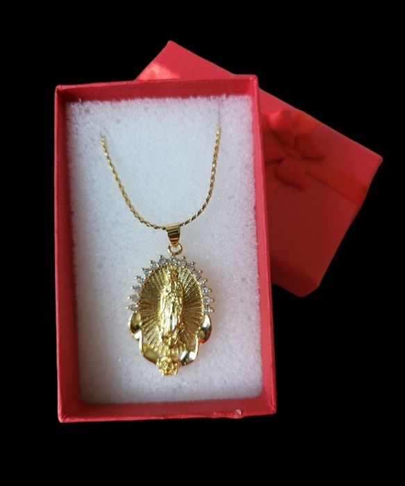 Łańcuszek z Matką Boską