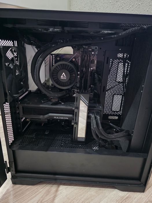 Komputer stacjonarny gamingowy Ryzen 7 5800X3D 32GB RAM RX 6950XT 16GB