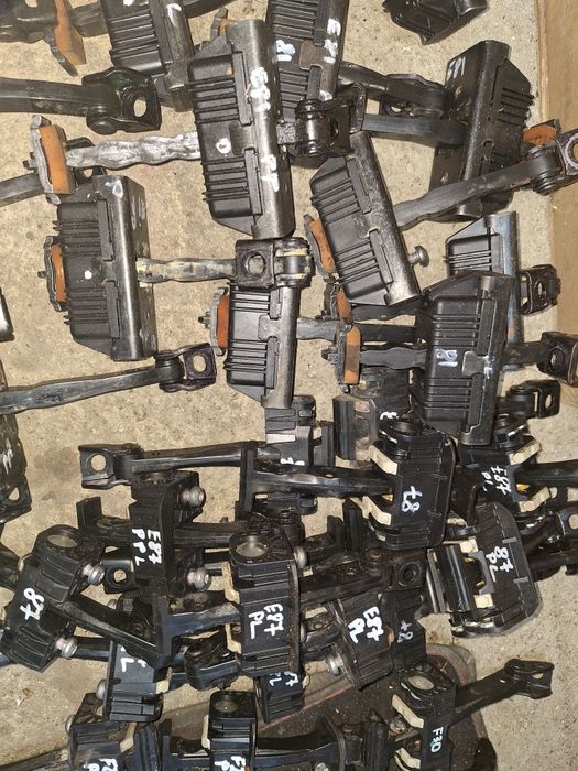 Обмежувач ограничитель відкриття дверей  BMW Е81,83,84,87,90,91,92,f20