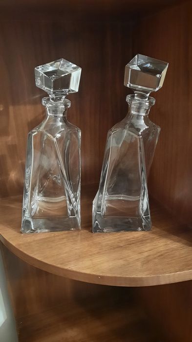 2 Licoreiras em Cristal. Marca: Bohémia